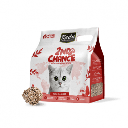 Plant-based cat litter bag, 2nd Chance, black tea leaves, with pile of litter pieces