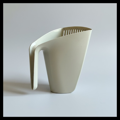 Light beige cat litter scoop with long handle and ridged sifter slots