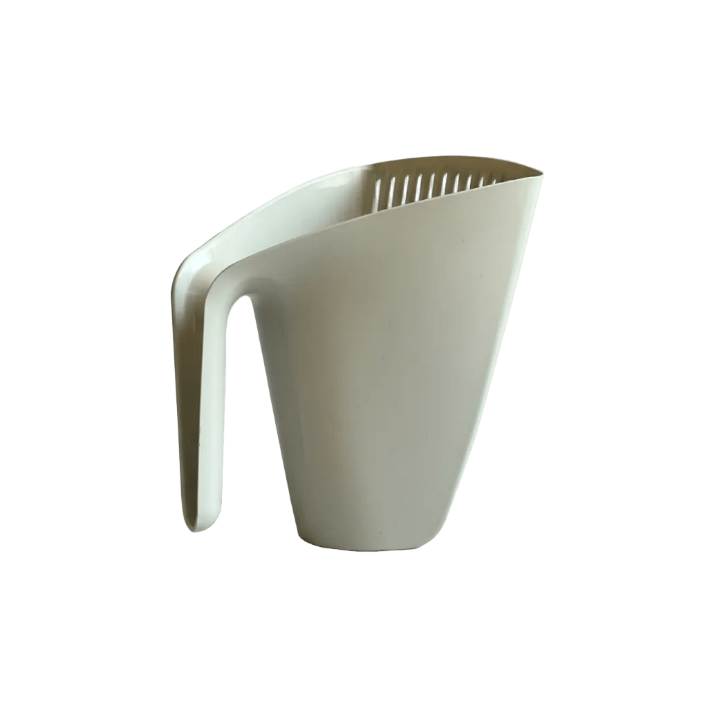 Light beige cat litter scoop with wide bowl and ridged sifting slots