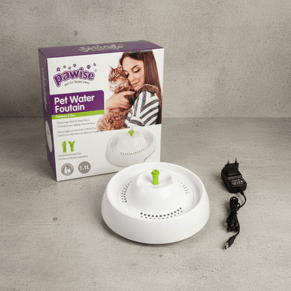 Pet water fountain, white bowl with green pump top and circular reservoir, 1.1L