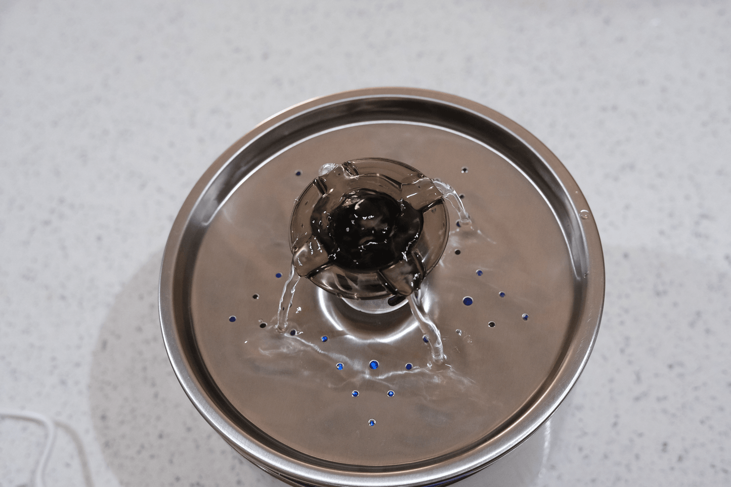 Stainless steel pet water fountain top view with circulating water and central pump