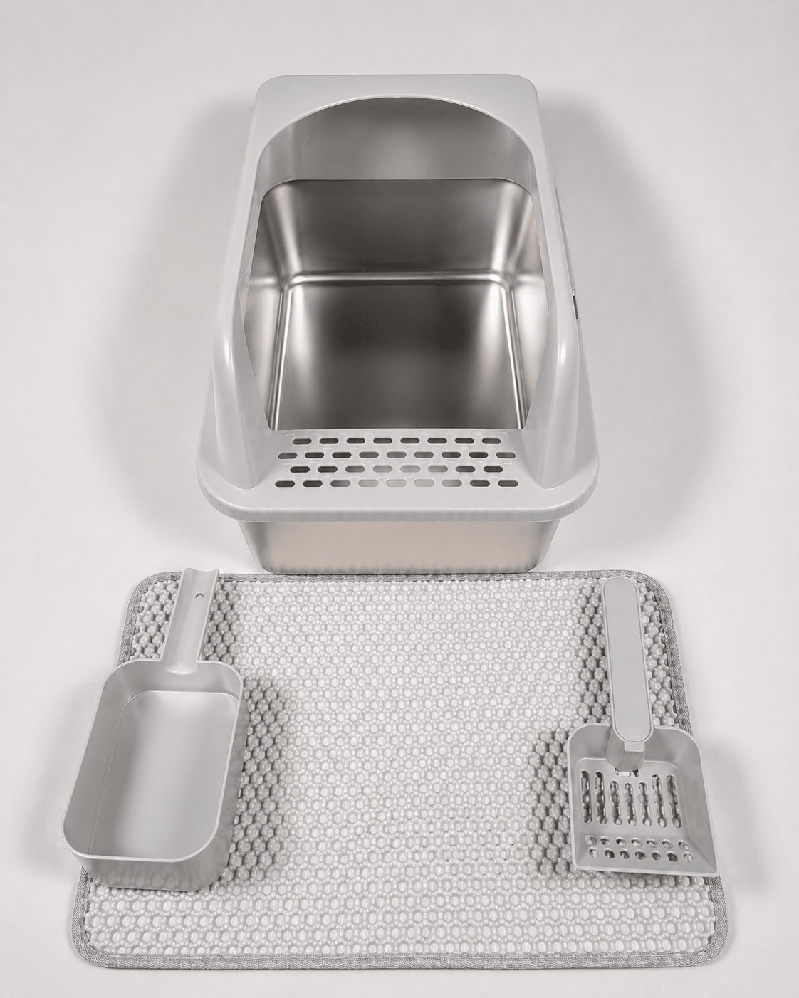 White high-wall cat litter box with scoop and textured anti-slip mat