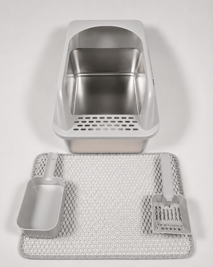 White high-wall cat litter box with scoop and textured anti-slip mat