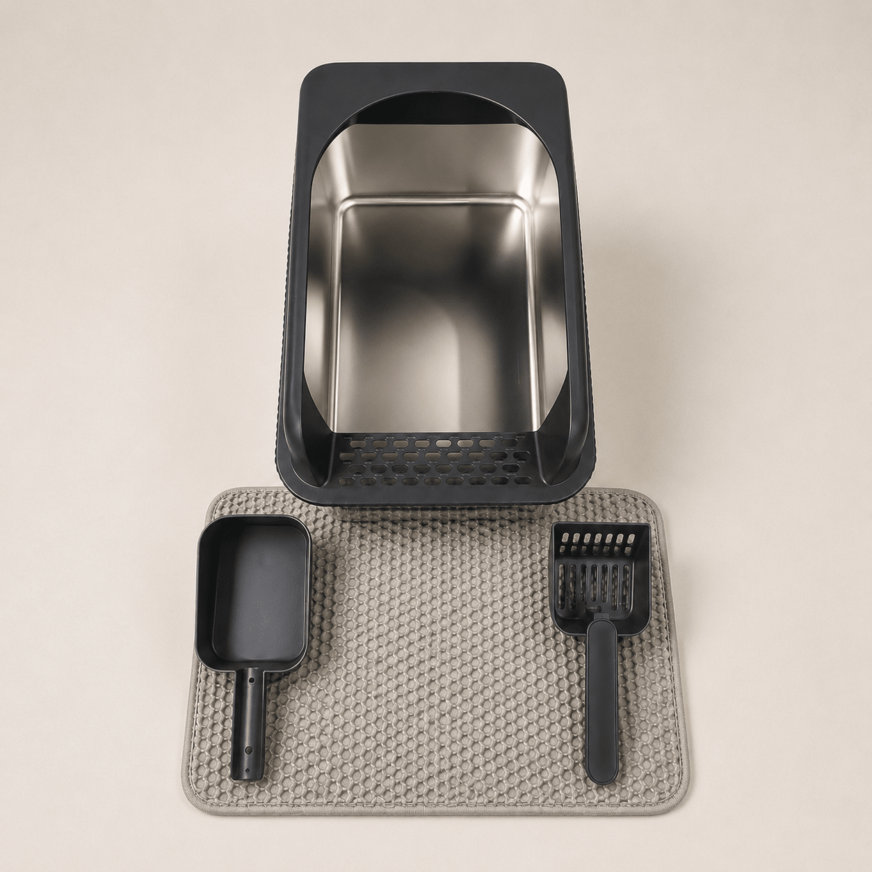 Black high-wall cat litter box with scoop and textured anti-slip mat